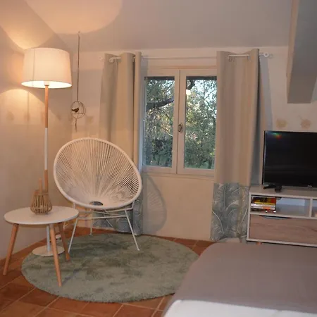 לינה וארוחת בוקר La Petite Sardine